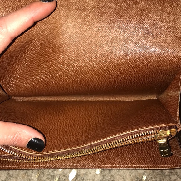 Certified AUTHENTIC LV Sarah Wallet - Picture 4 of 8